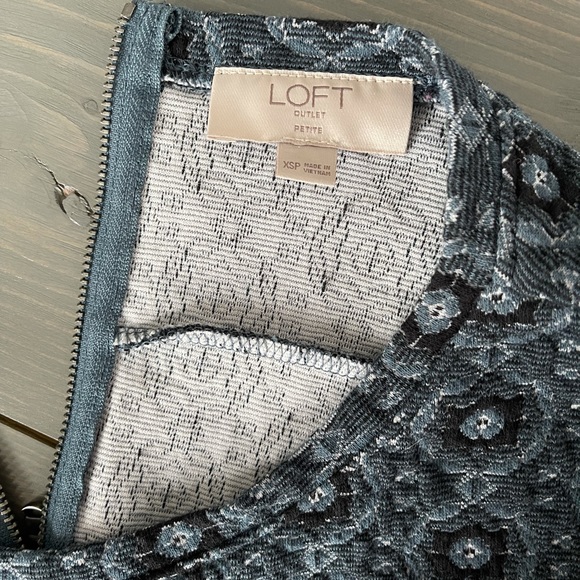 LOFT Short Sleeved Dress - Picture 4 of 5